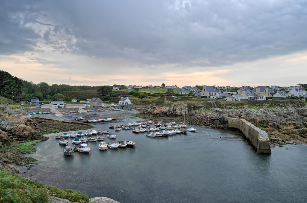 Vue sur le port avec des bateaux