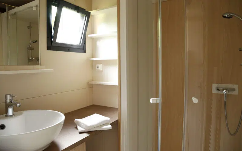 chalet-2-chambres-pierre-noire-sdb