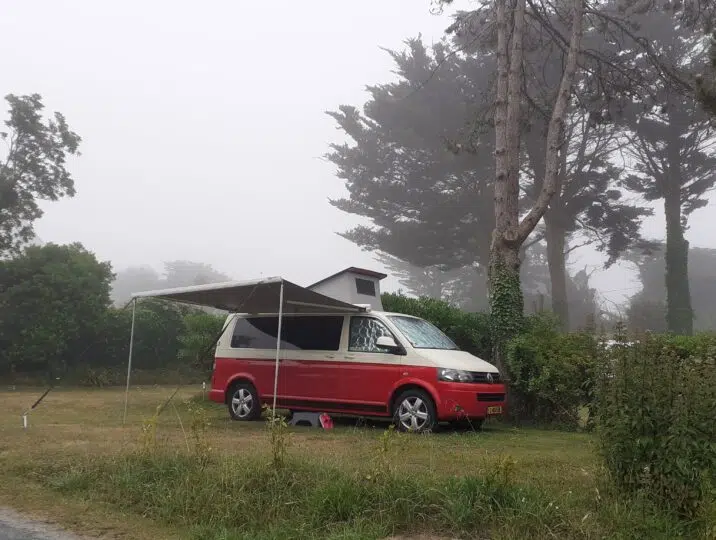 6 UN VAN DANS LA BRUME FIN JUIN