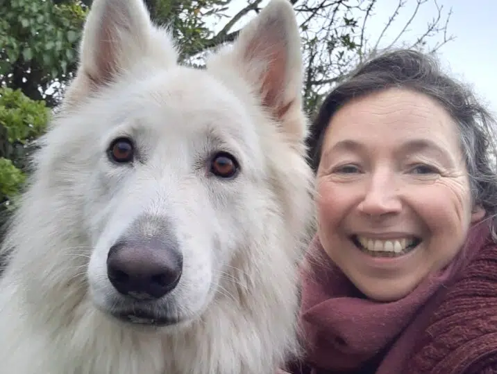 Saga, fais coucou avec ta maitresse